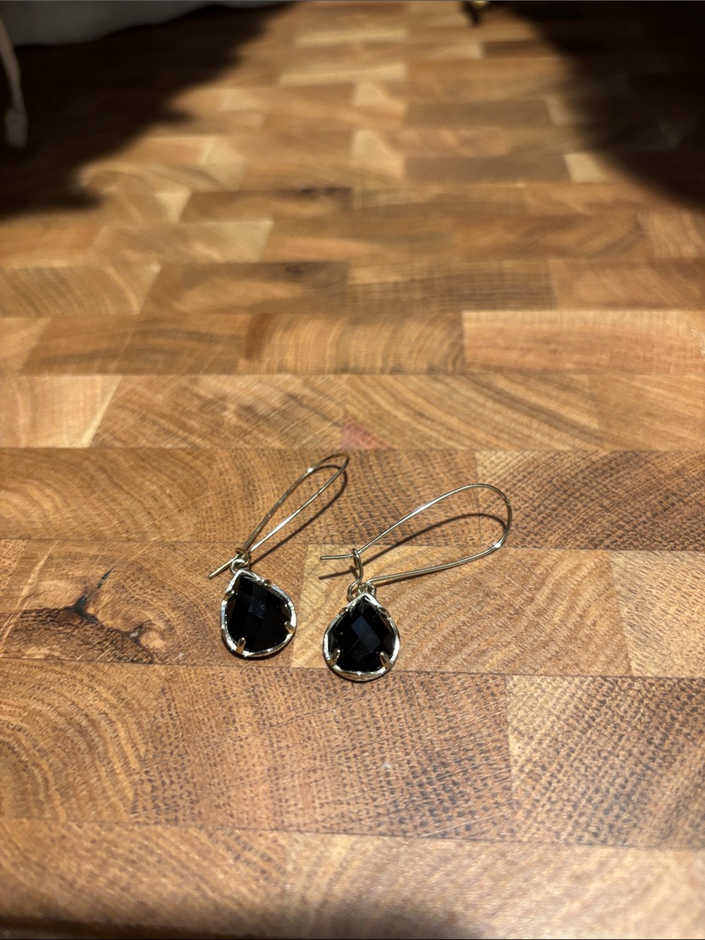Kendra Scott black on gold drop earrings